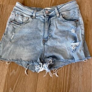 H&M light wash destroyed Jean shorts